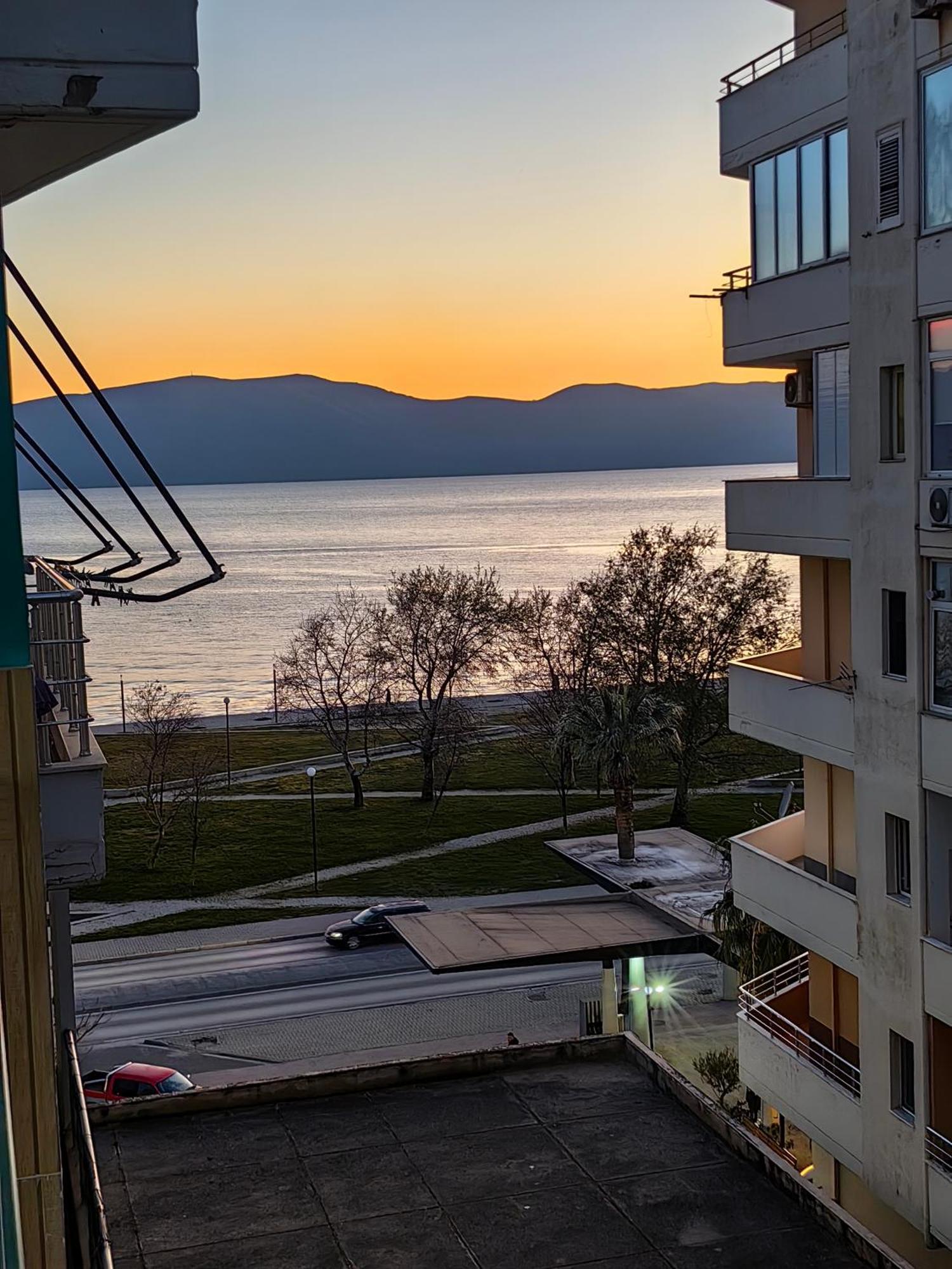 Lungomare Luxury Sea View Apartaments Vlorë Habitación foto